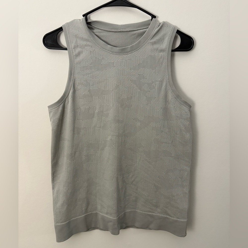 EUC Lululemon Full Length Tank Top PTP Measurement 18”